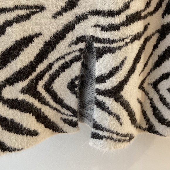 H&M zebra skirt - Picture 4 of 6